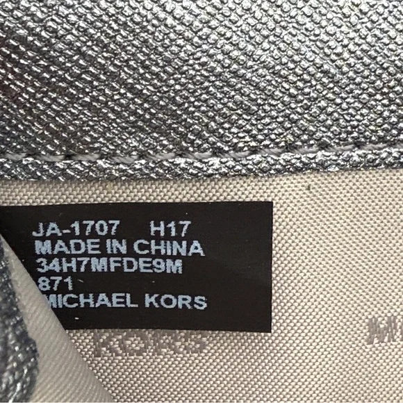 Michael Kors Large Smartphone Wallet - Metallic Silver Glitter - Picture 11 of 13